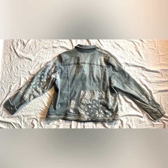 Nanette Lepore Women's Distressed Blue Denim Jacket wPaisley Pattern Size 1X - Picture 14 of 16